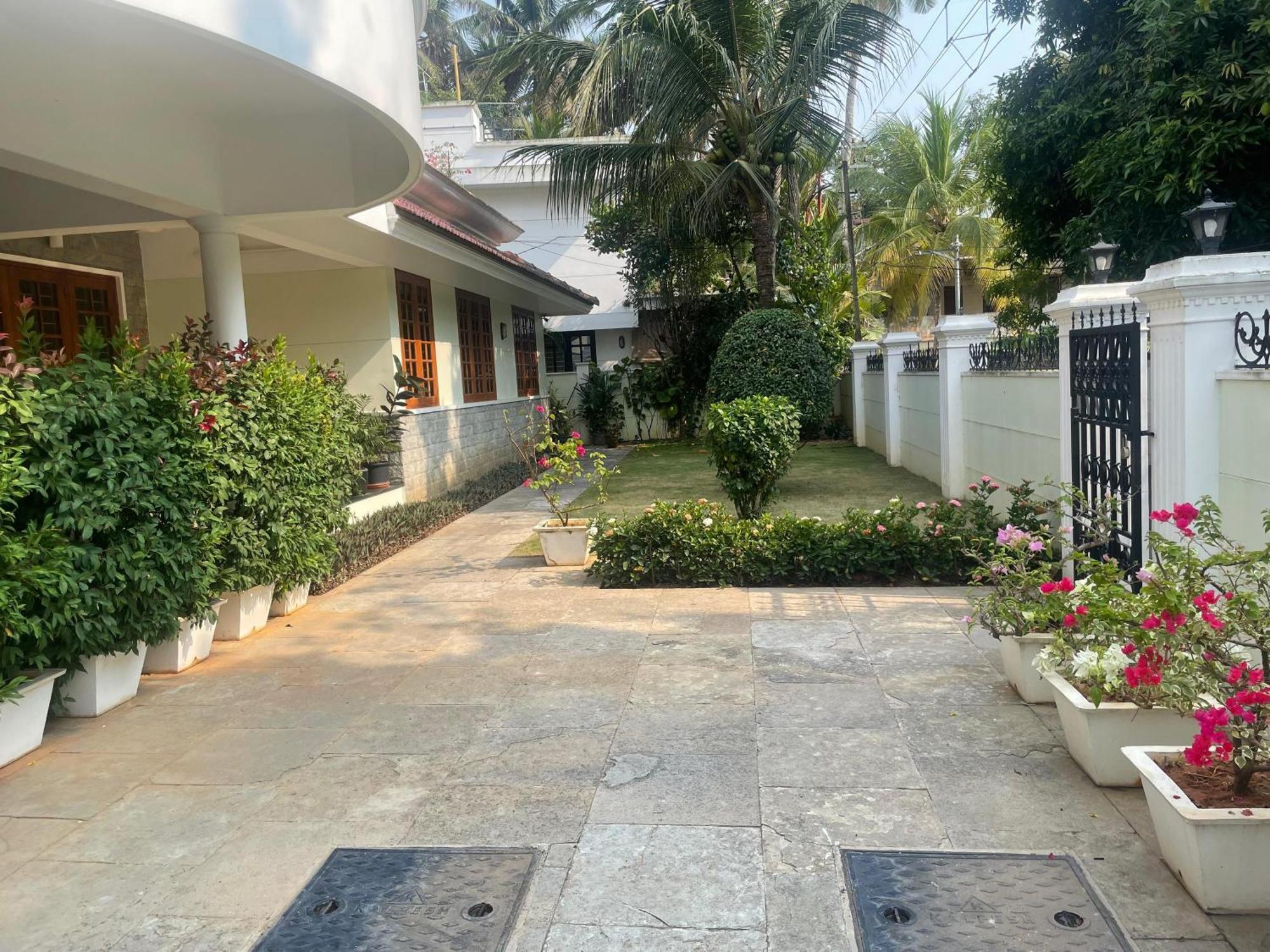 Pinky'S Villa Thiruvananthapuram ภายนอก รูปภาพ